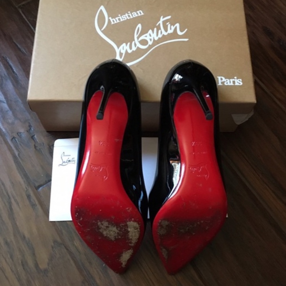 Christian Louboutin "Decollete 554"
